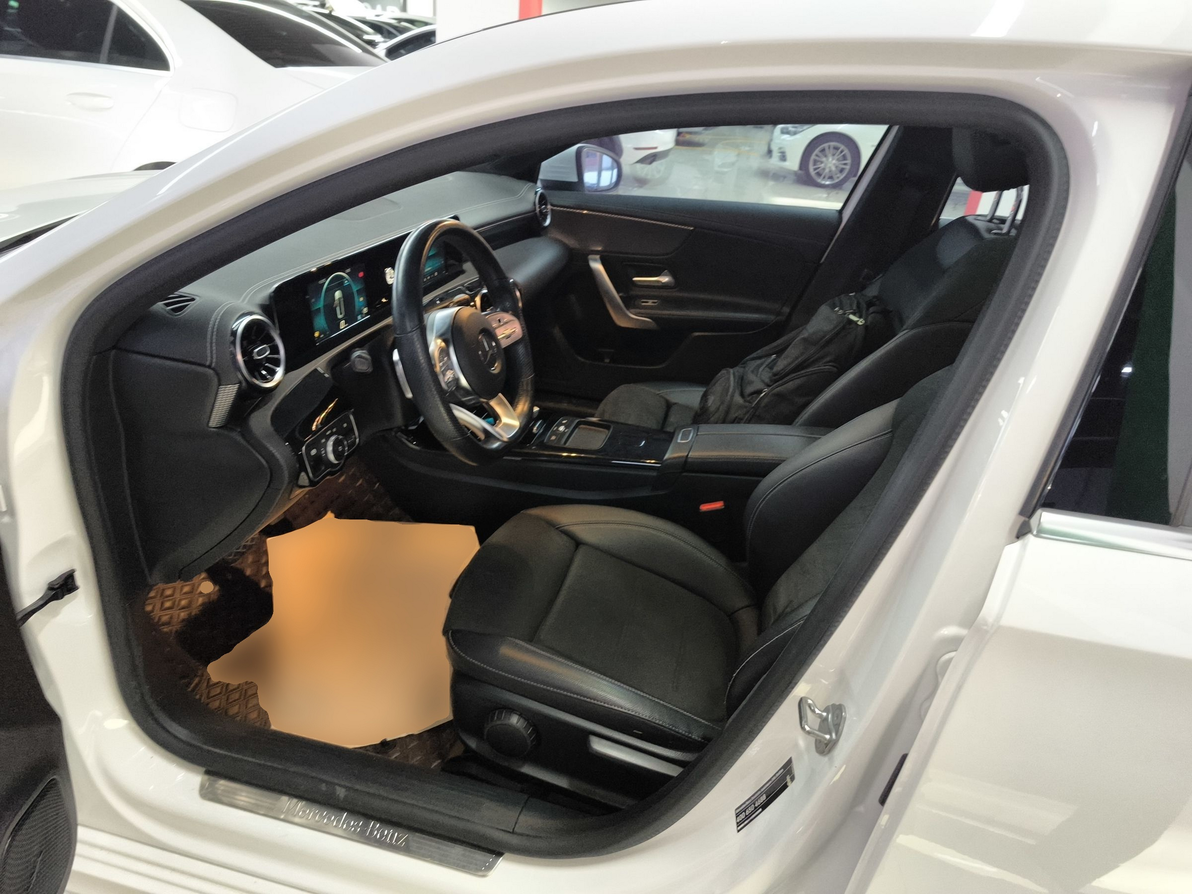 Переднее сиденье в автомобиле