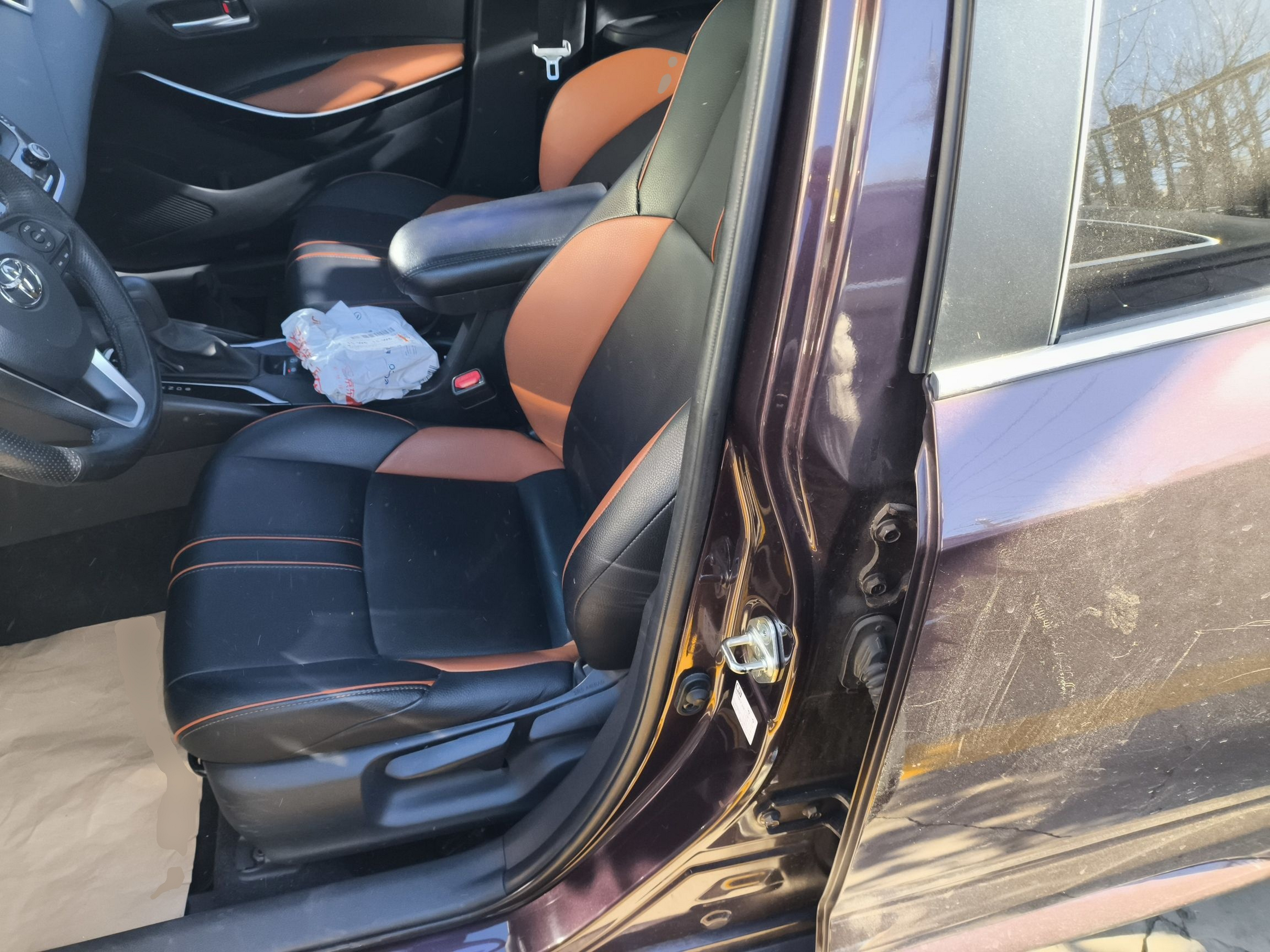 Переднее сиденье в автомобиле