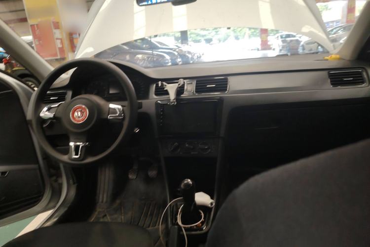 Used Volkswagen Santana 2015 1.6L Manual Fashion Edition
