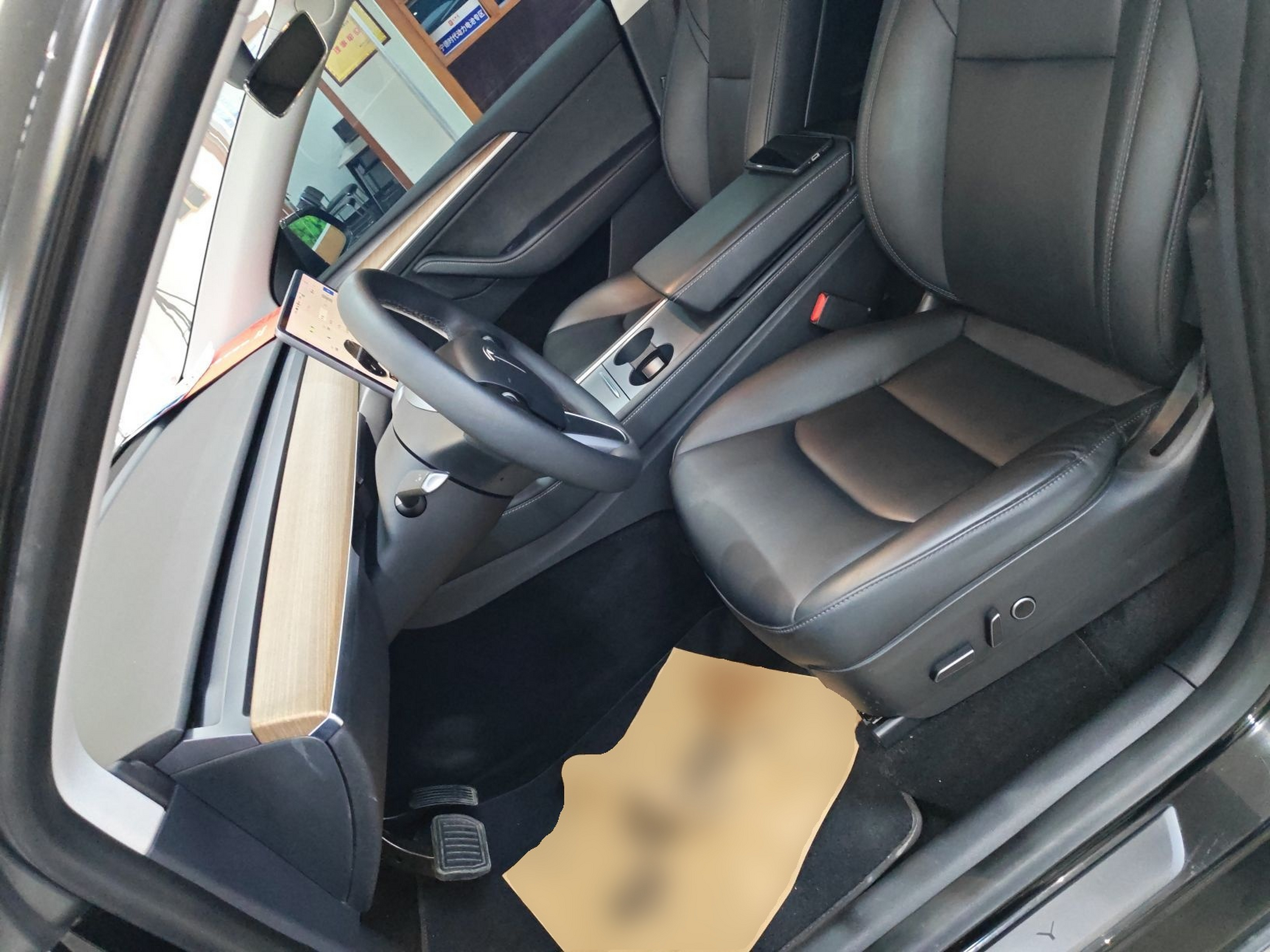 Переднее сиденье в автомобиле