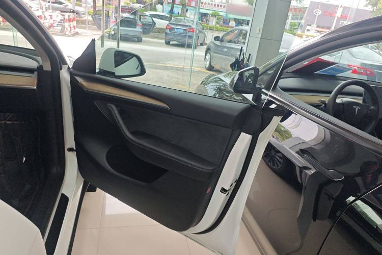 Used Tesla Model Y 2022 Rear-Wheel-Drive Version
