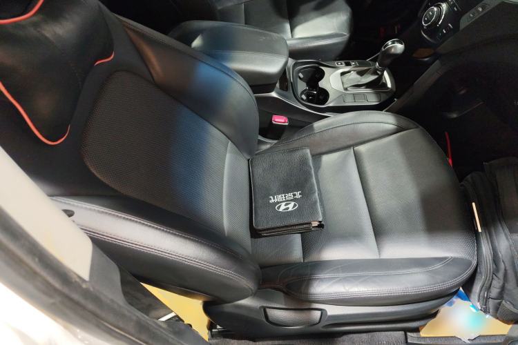 Used Hyundai Santa Fe 2015 2.4L Automatic Two-Wheel Drive Smart Version 5 Seats
