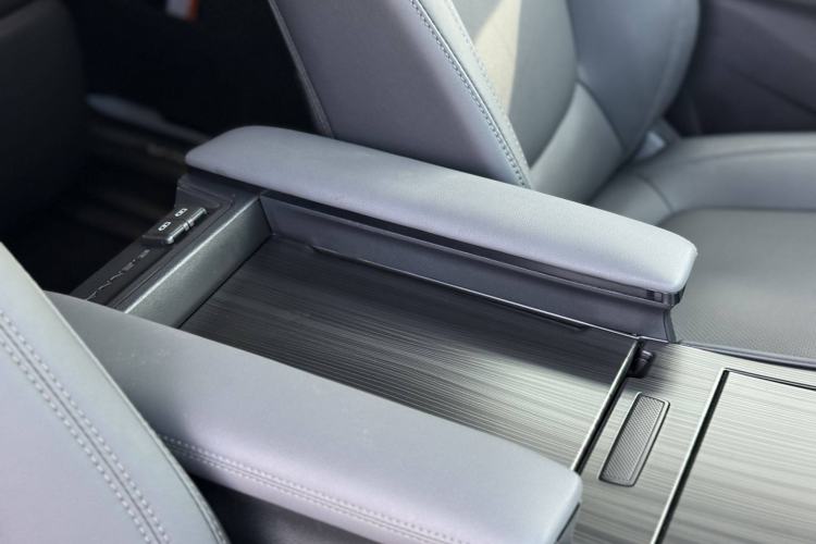 Used Toyota Sienna 2024 2.5L Hybrid Four-Wheel Drive Prestige Edition
