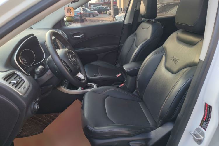 Used  Compass 2019 200T Automatic Family Edition - Connected Large Screen Version