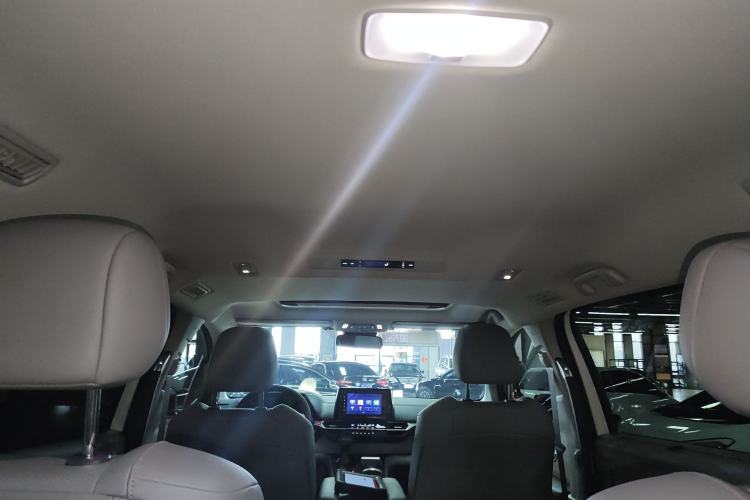 Used Toyota Granvia 2023 2.5L Hybrid Comfort Edition
