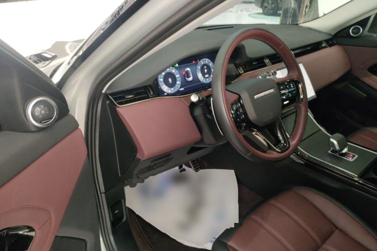 Used Land Rover Range Rover Evoque 2024 Aurora L 249 PS Prestige Light-Chasing Edition
