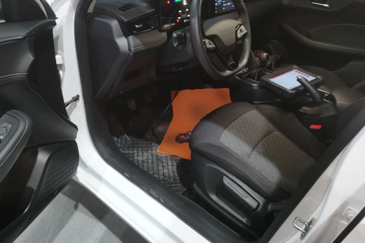 Used Roewe i5 2023 1.5L Manual Comfort Edition
