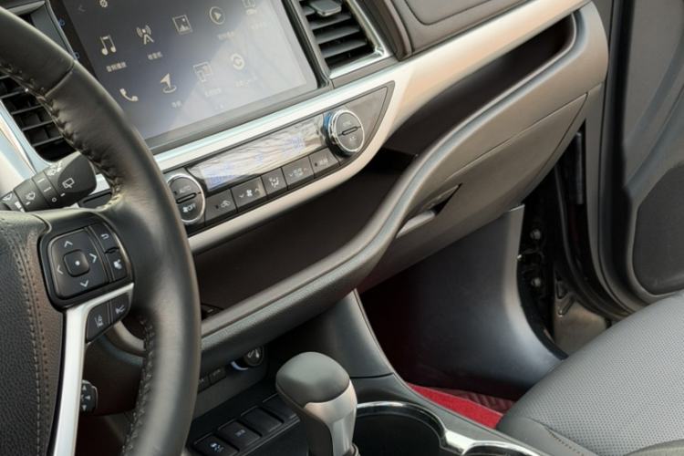 Used Toyota Highlander 2018 2.0T Two-Wheel Drive Prestige Version 7 Seats China V Emission Standard
