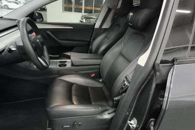 Used Tesla Model Y 2021 Long-Range All-Wheel-Drive Version
