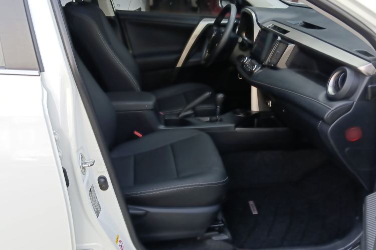 Used Toyota RAV4 2015 2.0L CVT Two-Wheel Drive Fashion Edition