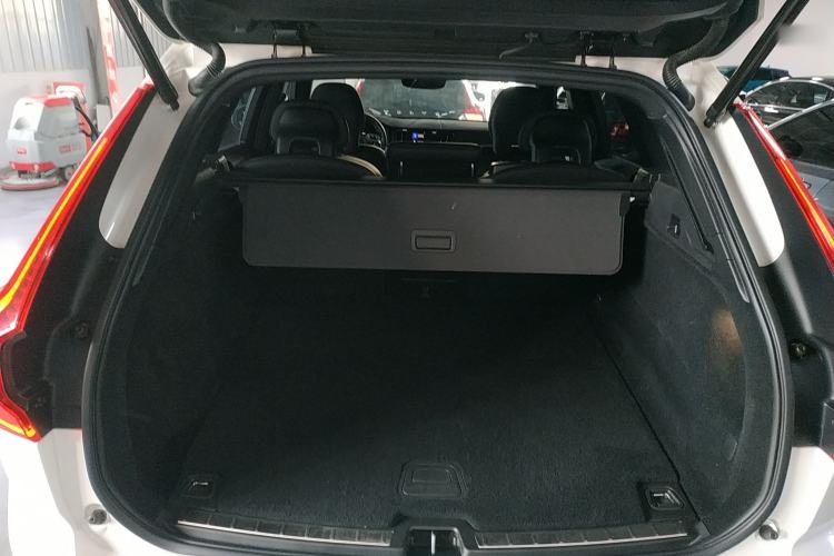 Used Volvo XC60 2019 T5 4x4 Smart & Dynamic Sport Edition China VI Standard
