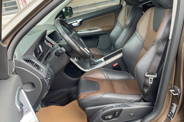 Used Volvo XC60 2017 T5 AWD Smart Upgrade Edition
