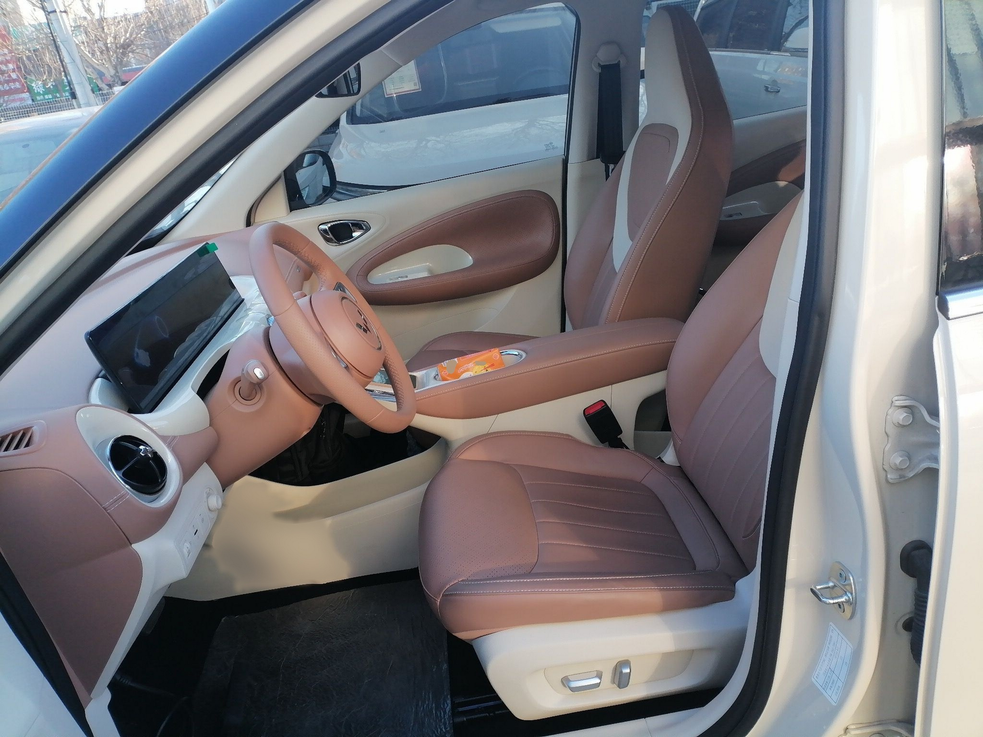 المقاعد الأمامية داخل السيارة