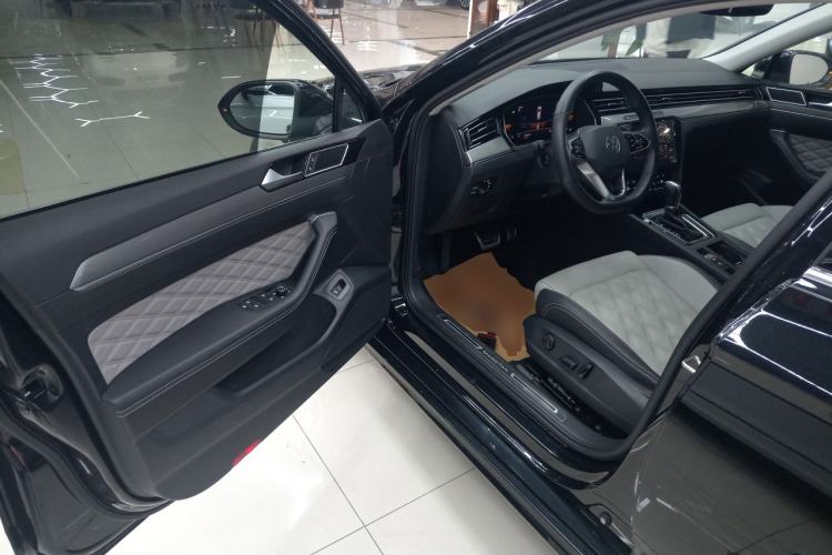 Used Volkswagen Magotan 2023 2 Million Units Limited Edition 330TSI DSG Leading Version
