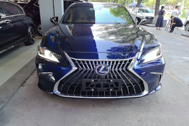 Used Lexus ES 2021 300h Excellence Edition
