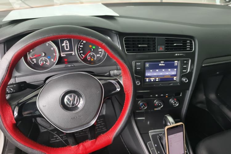 Used Volkswagen Golf 2017 1.6L Automatic Comfort Million-Vehicle Anniversary Edition
