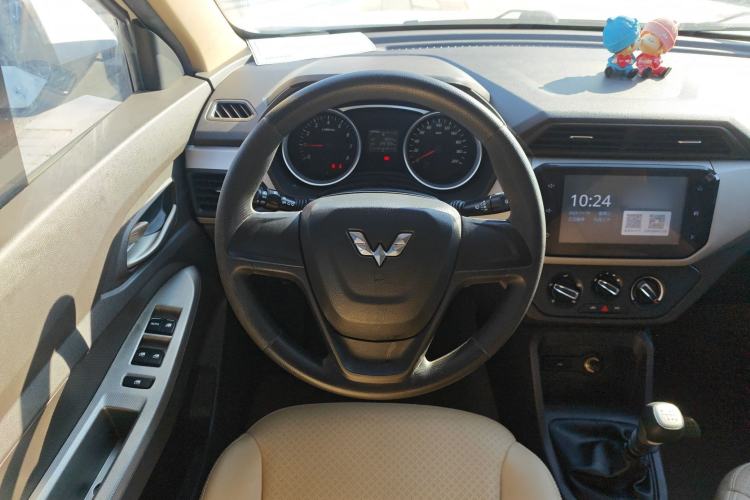 Used Wuling Hongguang 2019 1.5L S Comfort Edition China VI LAR
