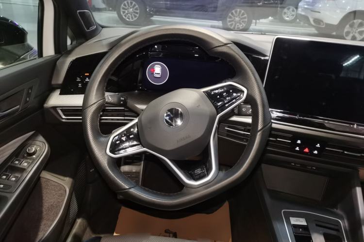 Used Volkswagen Golf 2025 300TSI R-Line
