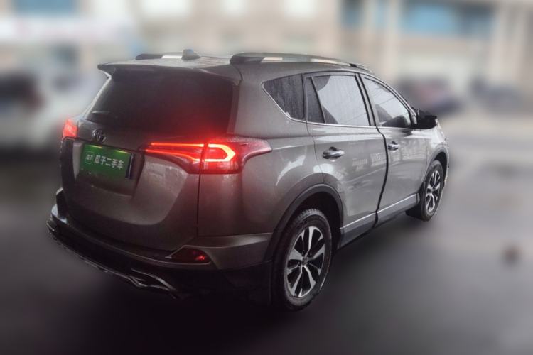 Used Toyota RAV4 2016 2.0L CVT Two-Wheel Drive Fashion Edition China V Standard
