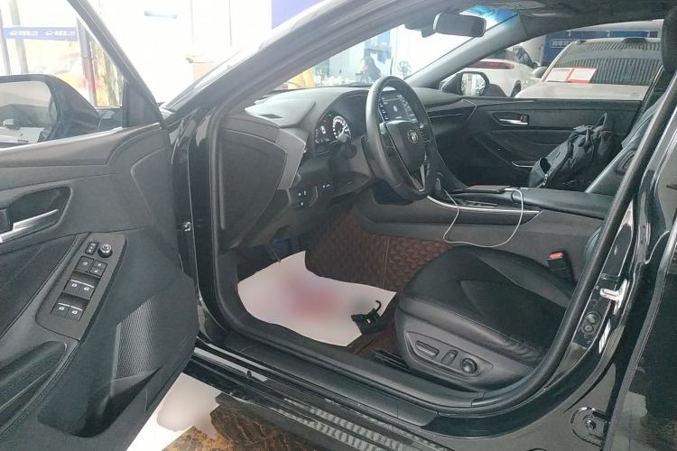 Used Toyota Avalon 2019 Dual-Engine 2.5L Luxury Edition China VI Standard
