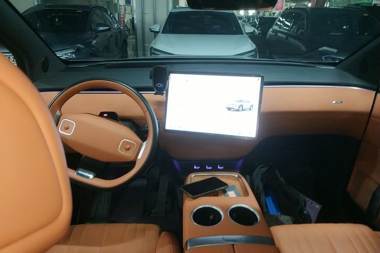 Used  E07 2025 All-Electric 4x4 with 90 kWh Max Intelligent Driving Version