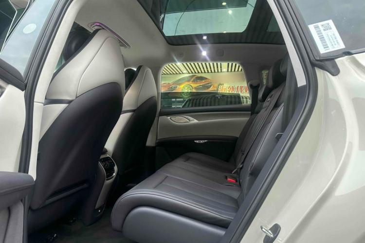 Used  LS7 2023 77 kWh Urban Fit Rear-Wheel Drive
