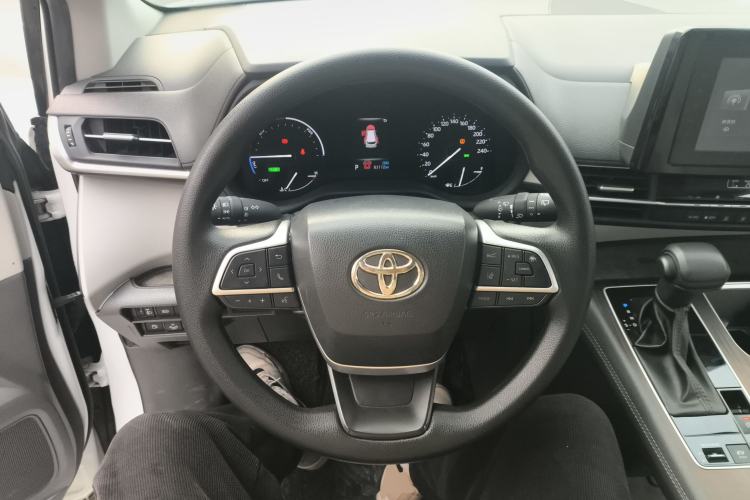 Used Toyota Sienna 2023 2.5L Hybrid Comfort Edition
