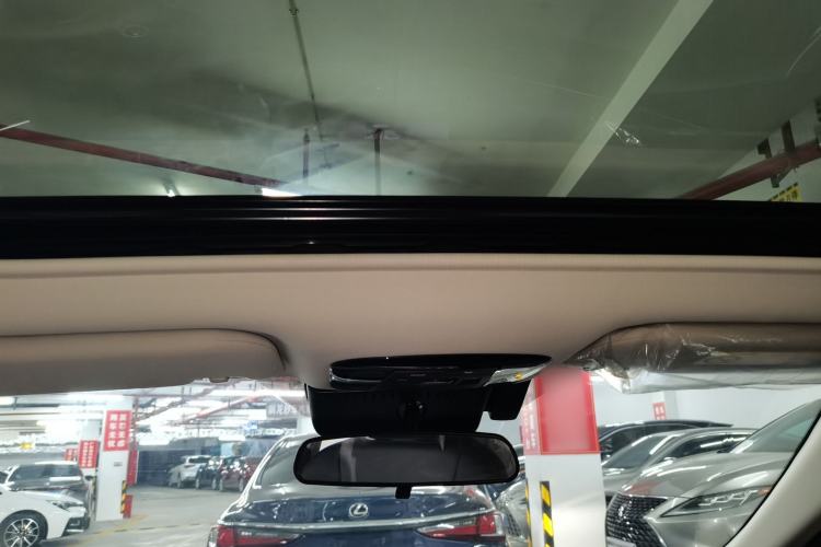 Used Toyota Camry 2024 Dual-Motor 2.0 HGVP Luxury Edition
