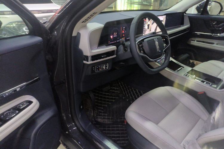 Used Lincoln Corsair 2023 2.0T Two-Wheel-Drive Luxury Edition
