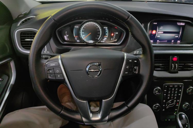 Used Volvo V40 2019 T3 Zhiyi Edition
