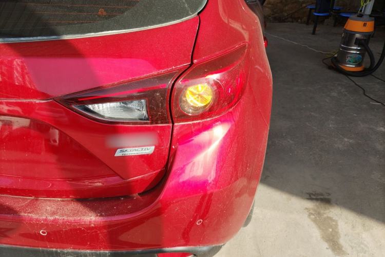 Used Mazda Mazda 3 Axela 2016 Hatchback 1.5L Automatic Luxury Model