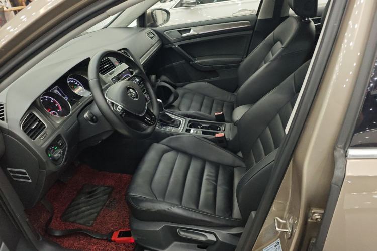 Used Volkswagen Golf 2016 230TSI Automatic Luxury Version
