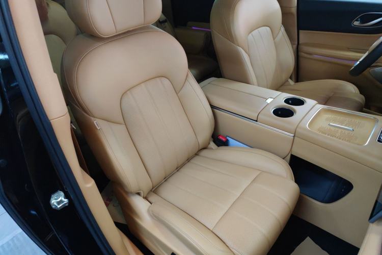 Used VOYAH Dream 2025 PHEV Four-Wheel Drive Prestige Kunpeng Edition