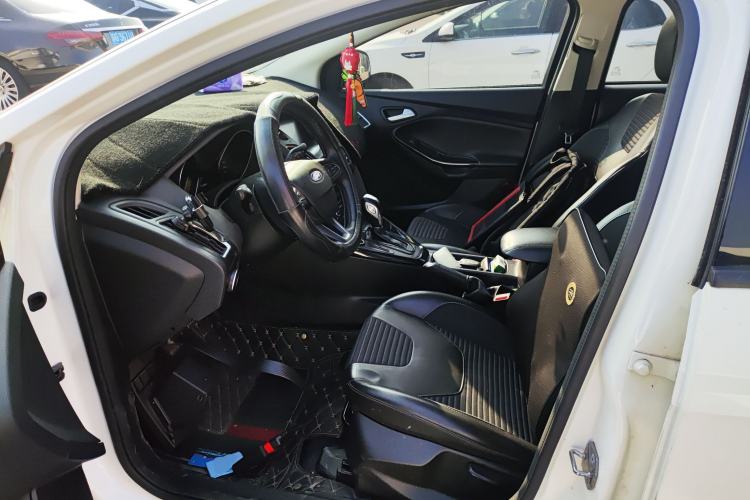 Used Ford Focus 2017 Hatchback 1.6L Automatic Fashion Edition Smart Drive Version
