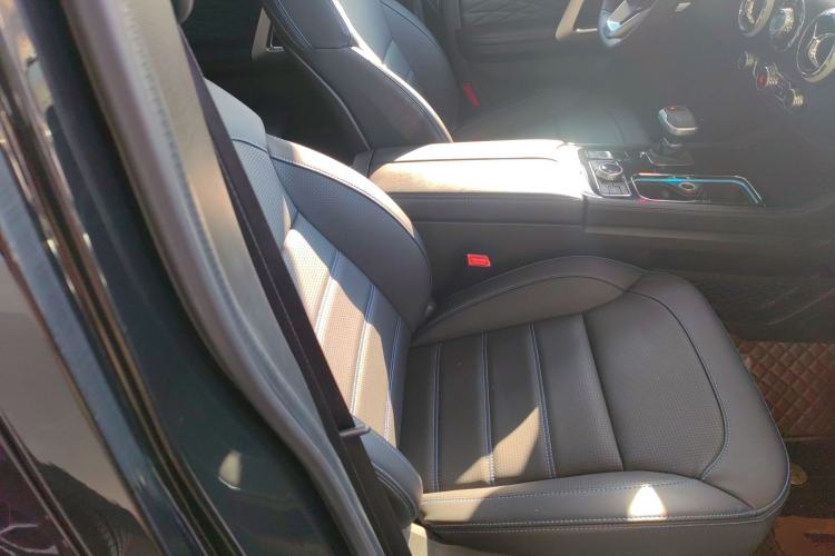 Used  BJ40 2023 2.0T Automatic Four-Wheel Drive Urban Hunter Edition Chivalrous Type
