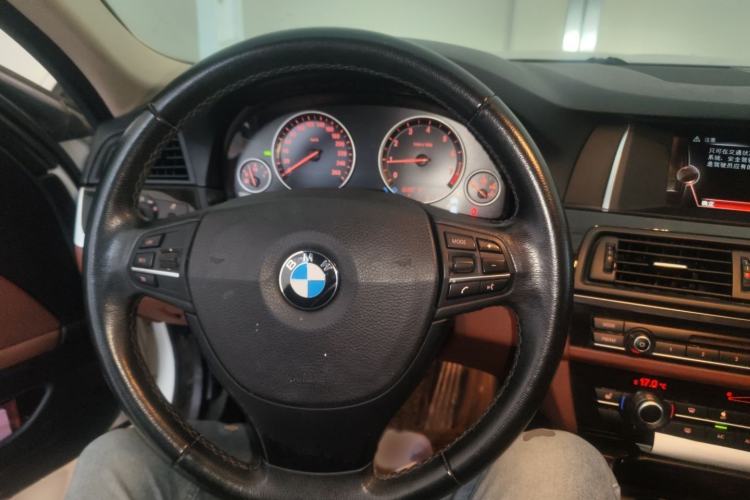 Used BMW 5 Series 2014 525Li Leading Model
