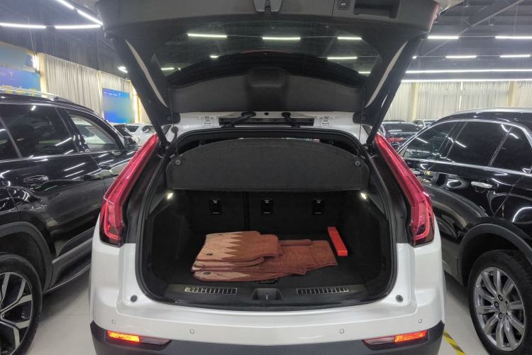 Used Cadillac XT4 2020 28T Two-Wheel-Drive Leading Version