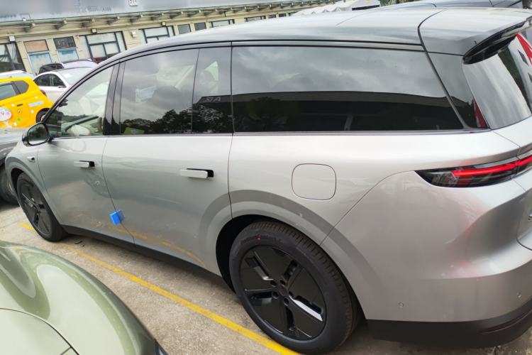 Used Li Auto Li Auto i8 2025 Standard Edition
