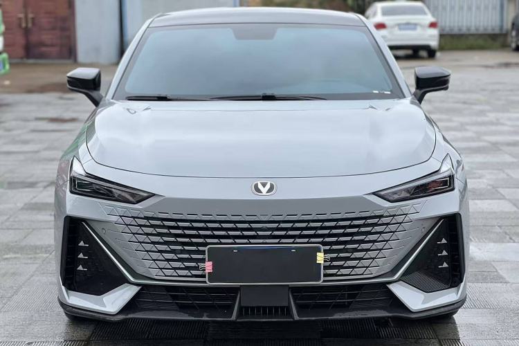 Used Changan UNI-V 2022 1.5T Prestige Version
