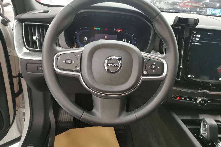 Used Volvo XC60 2025 B5 4x4 Smart Luxury Edition
