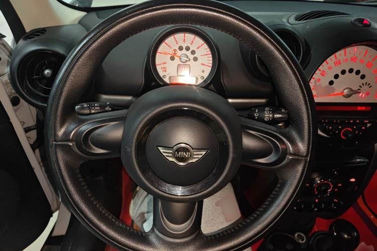 Used  Countryman 2011 1.6L ONE
