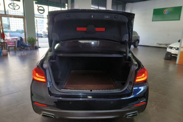 Used BMW 5 Series 2019 Facelifted 530Li Leading Edition M Sport Package
