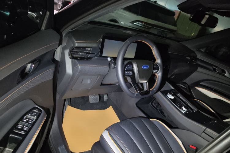 Used Ford Equator 2023 EcoBoost 225 Obsidian Orange Edition Prestige 7-Seater (2/2/3)
