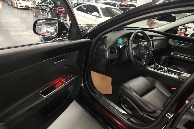 Used Jaguar XFL 2020 XFL 2.0T P200 Two-Wheel-Drive Rally Flag Edition
