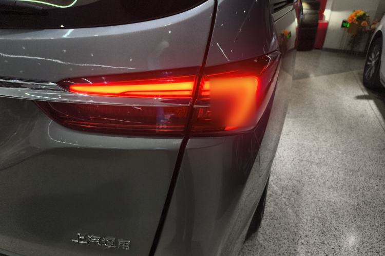 Used Buick GL8 2023 Land Executive Class Comfort Model
