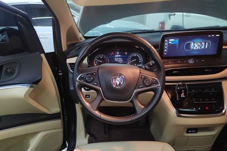 Used Buick GL8 2023 Facelifted Land Cruiser Executive Luxury Version