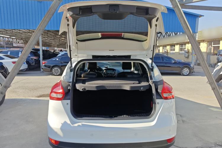 Used Ford Focus 2018 Hatchback Classic 1.6L Automatic Trendy SmartDrive Edition
