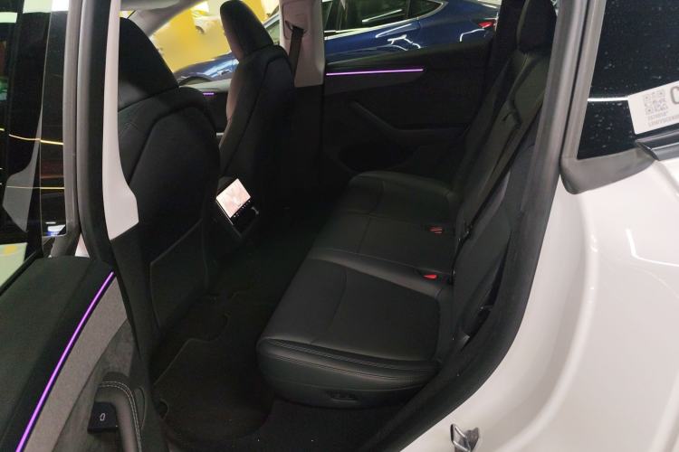 Used Tesla Model Y 2025 Long-Range All-Wheel-Drive Version
