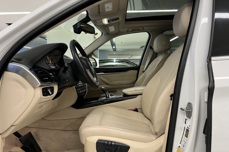 Used BMW X5 2014 xDrive35i Gasoline 7-seater U.S. specification model
