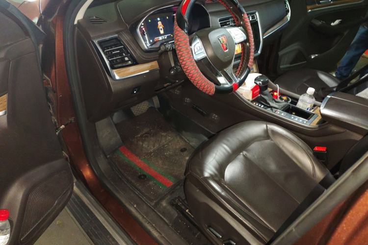 Used Roewe RX8 2018 30T Smart Connectivity Two-Wheel Drive Flagship Edition
